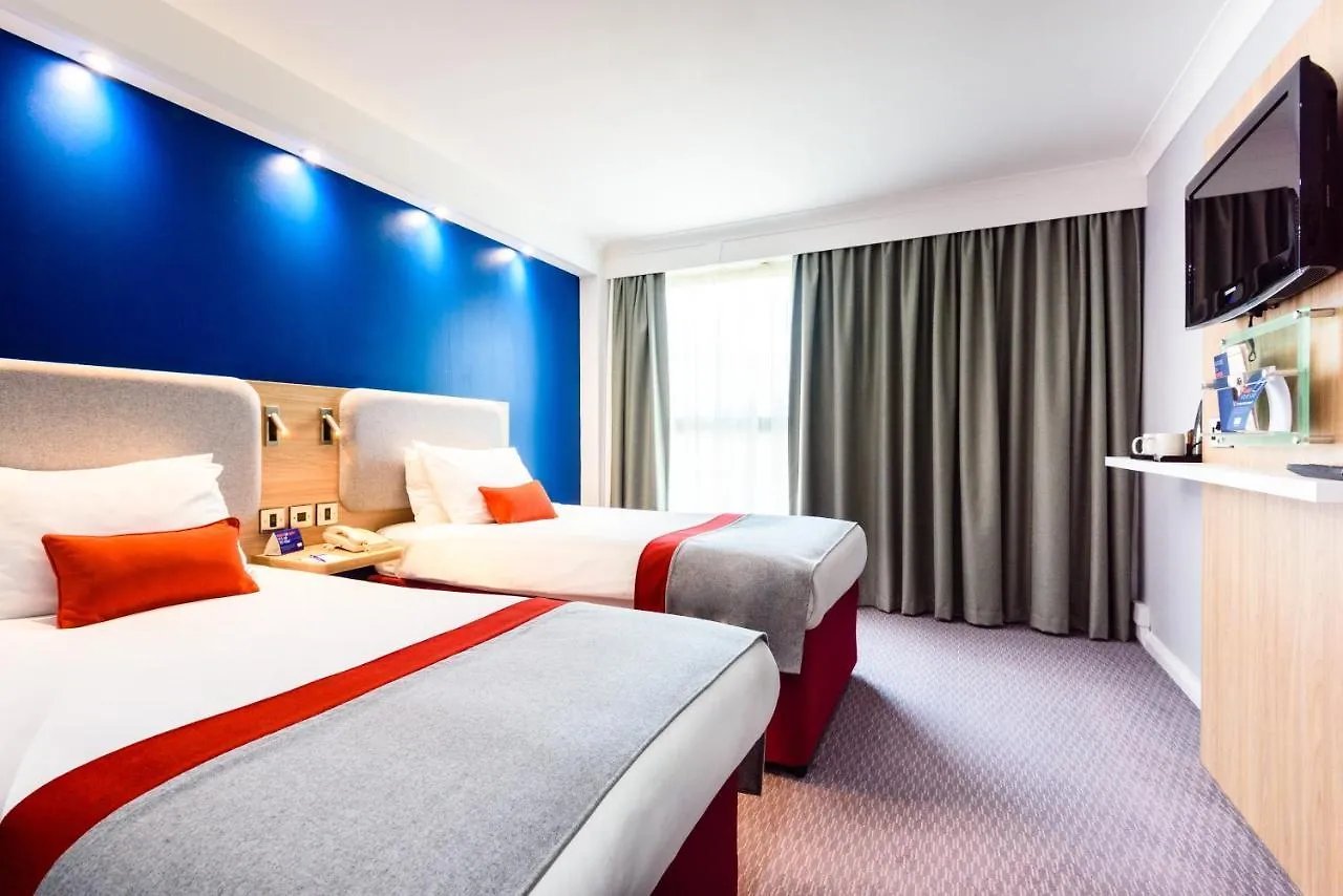 Holiday Inn Express London Stansted Airport, An Ihg Hotel Станстед Маунтфитчет Великобритания