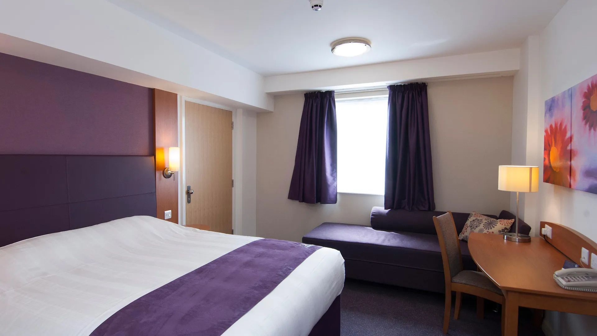 Holiday Inn Express London Stansted Airport, An Ihg Hotel Станстед Маунтфитчет 3*,  Великобритания