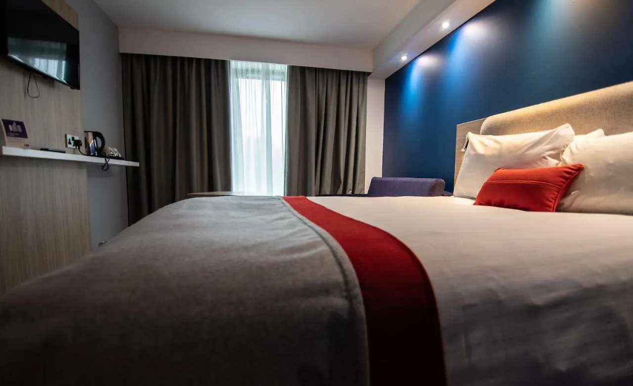 Holiday Inn Express London Stansted Airport, An Ihg Hotel Станстед Маунтфитчет Великобритания