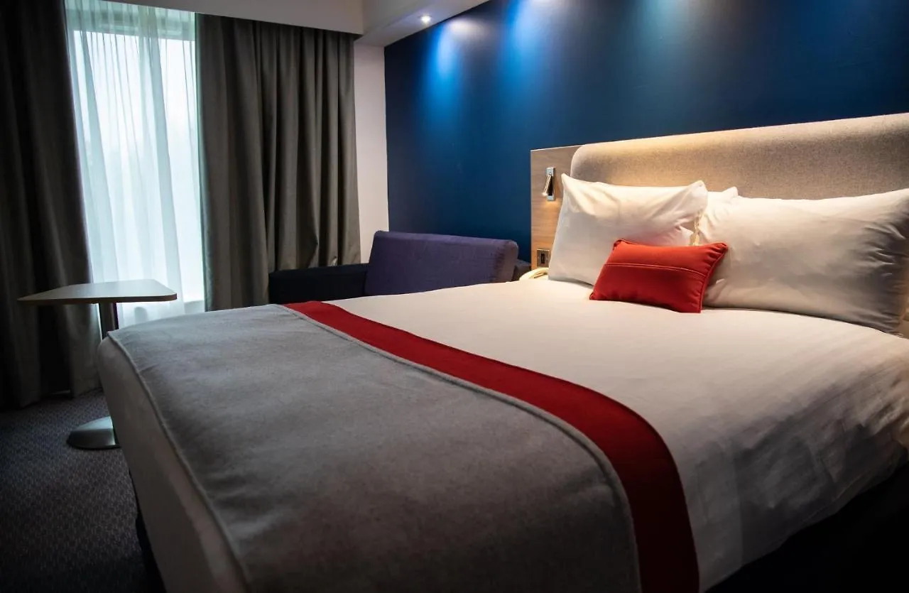 Holiday Inn Express London Stansted Airport, An Ihg Hotel Станстед Маунтфитчет