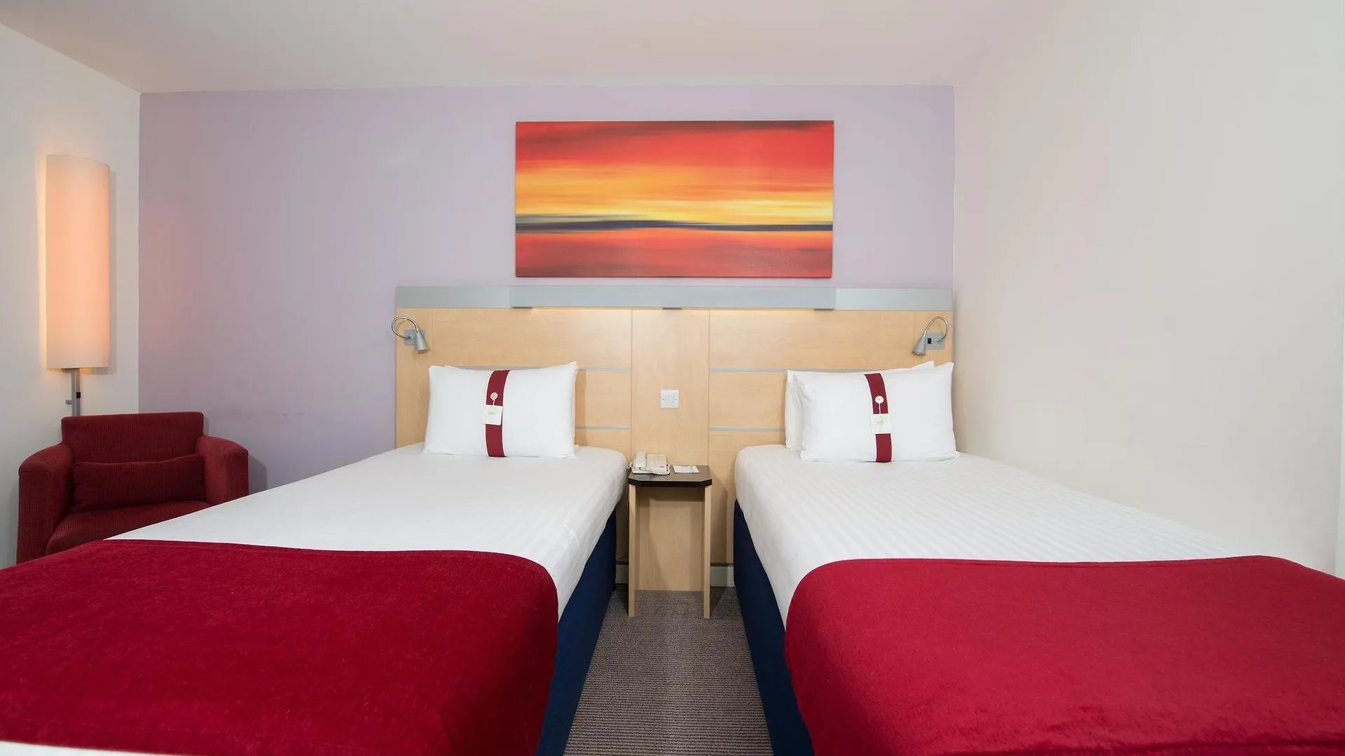 Holiday Inn Express London Stansted Airport, An Ihg Hotel Станстед Маунтфитчет 3*,