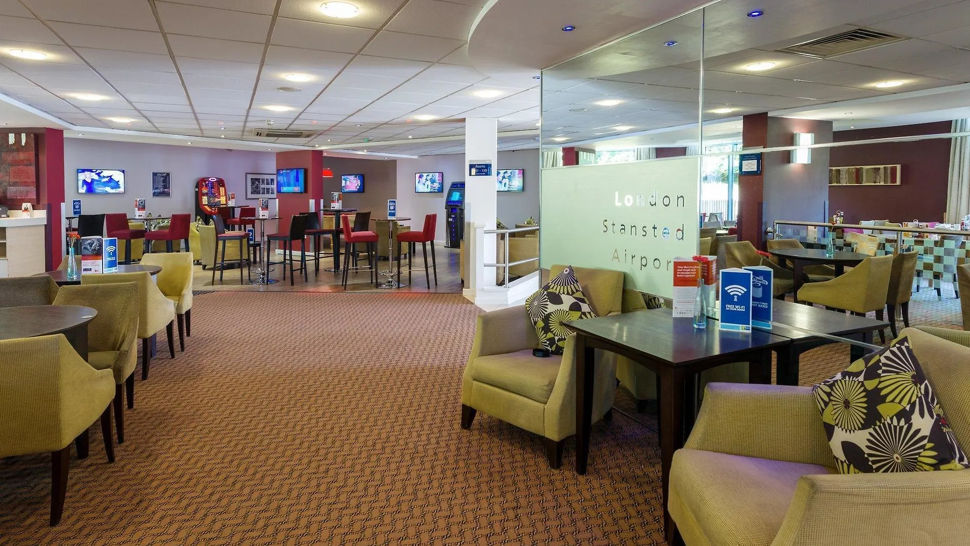 Holiday Inn Express London Stansted Airport, An Ihg Hotel Станстед Маунтфитчет 3*,