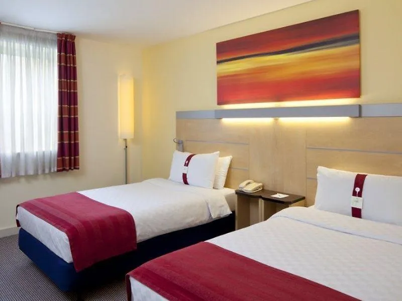 Holiday Inn Express London Stansted Airport, An Ihg Hotel Станстед Маунтфитчет