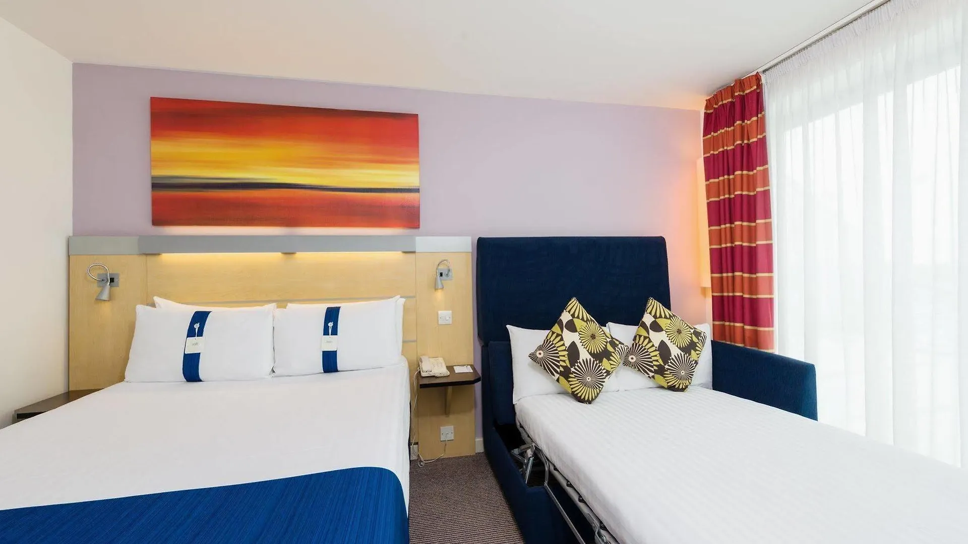 Holiday Inn Express London Stansted Airport, An Ihg Hotel Станстед Маунтфитчет