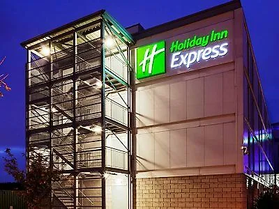 Holiday Inn Express London Stansted Airport, An Ihg Hotel Станстед Маунтфитчет