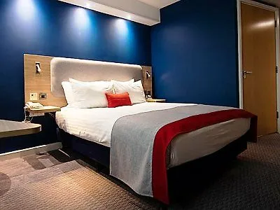 ***  Holiday Inn Express London Stansted Airport, An Ihg Hotel Станстед Маунтфитчет Великобритания