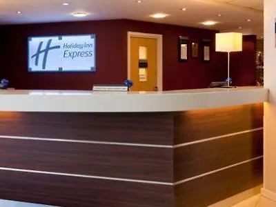 Holiday Inn Express London Stansted Airport, An Ihg Hotel Станстед Маунтфитчет 3*,