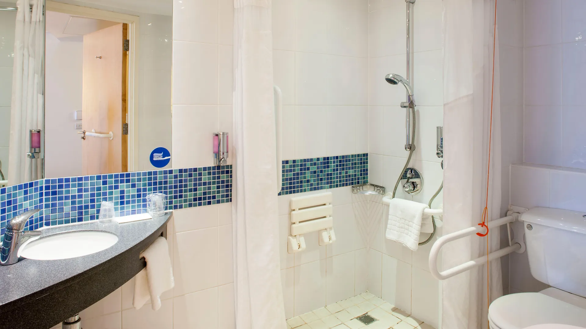 *** Hotel Holiday Inn Express London Stansted Airport By Ihg Stansted Mountfitchet United Kingdom
