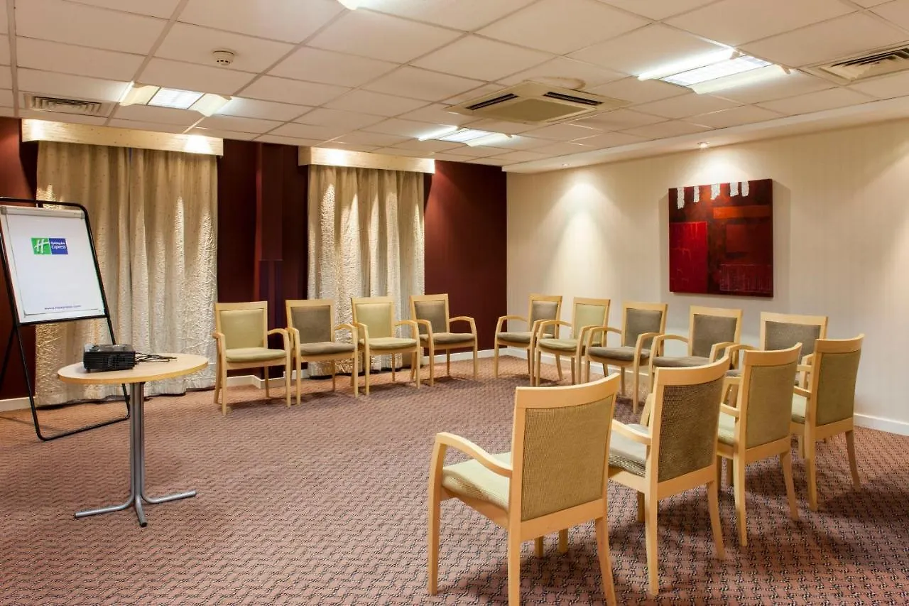 Hotel Holiday Inn Express London Stansted Airport By Ihg Stansted Mountfitchet