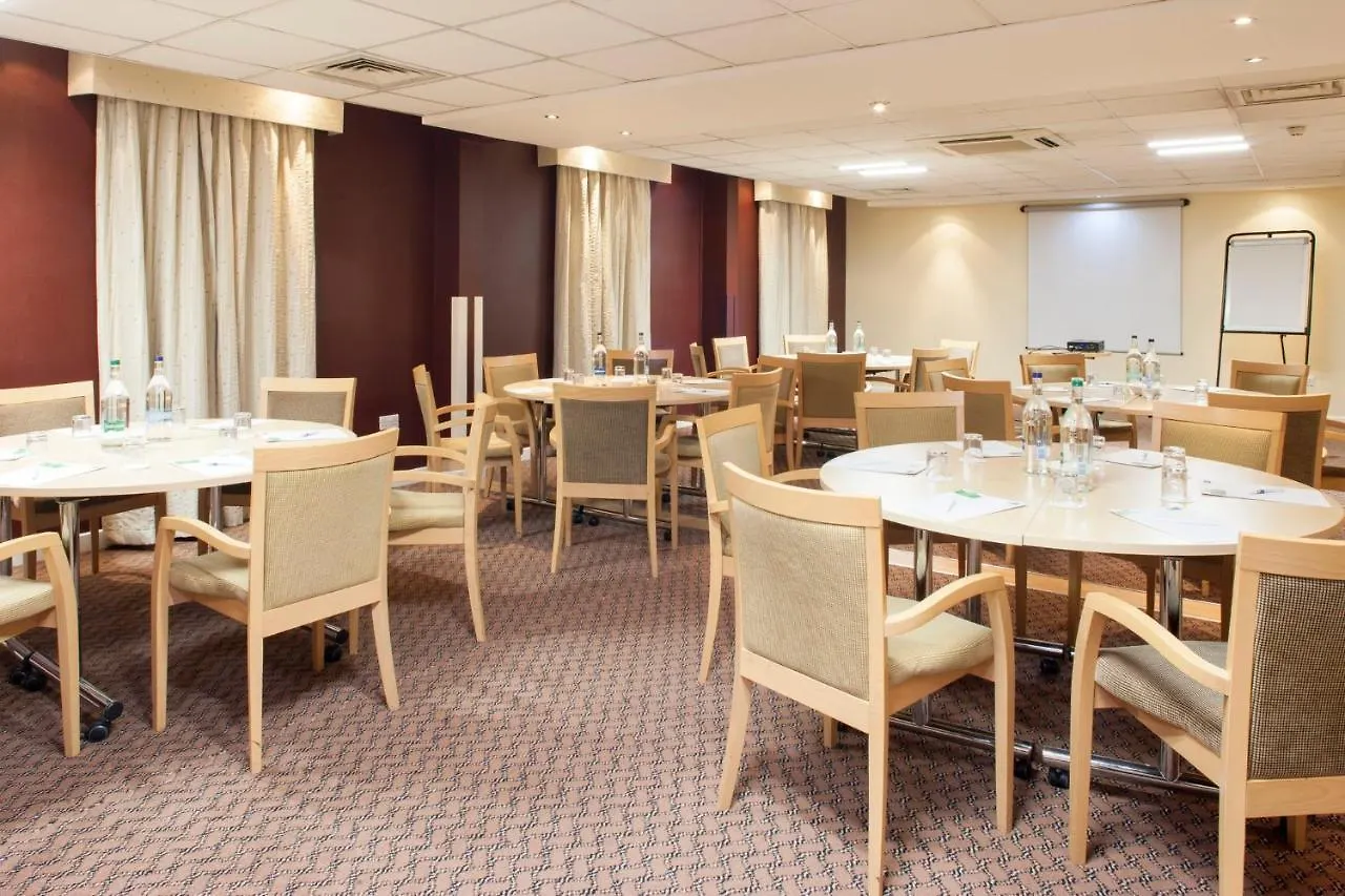 Hotel Holiday Inn Express London Stansted Airport By Ihg Stansted Mountfitchet