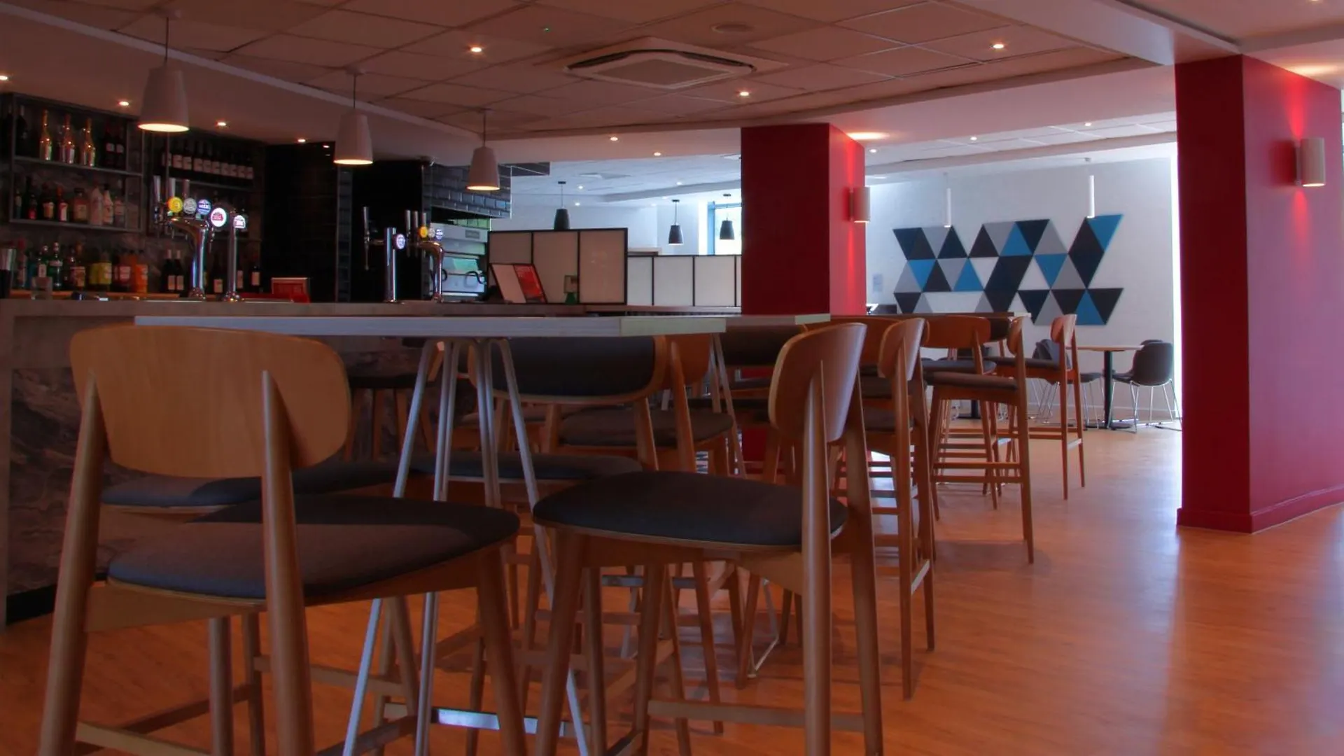 Hotel Holiday Inn Express London Stansted Airport By Ihg Stansted Mountfitchet