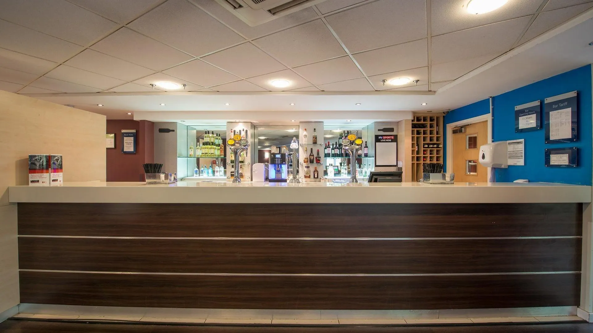 Holiday Inn Express London Stansted Airport By Ihg Stansted Mountfitchet 3*,  United Kingdom