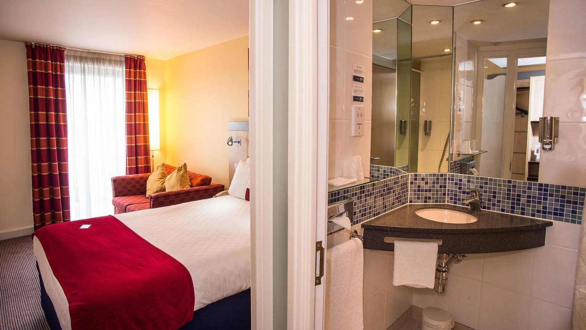 Holiday Inn Express London Stansted Airport By Ihg Stansted Mountfitchet