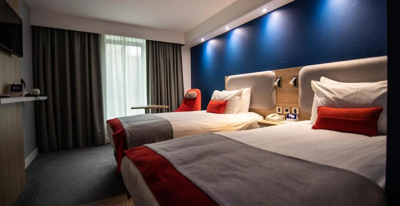 מלון סטאנסטד מאונטפיצ'ט Holiday Inn Express London Stansted Airport By Ihg