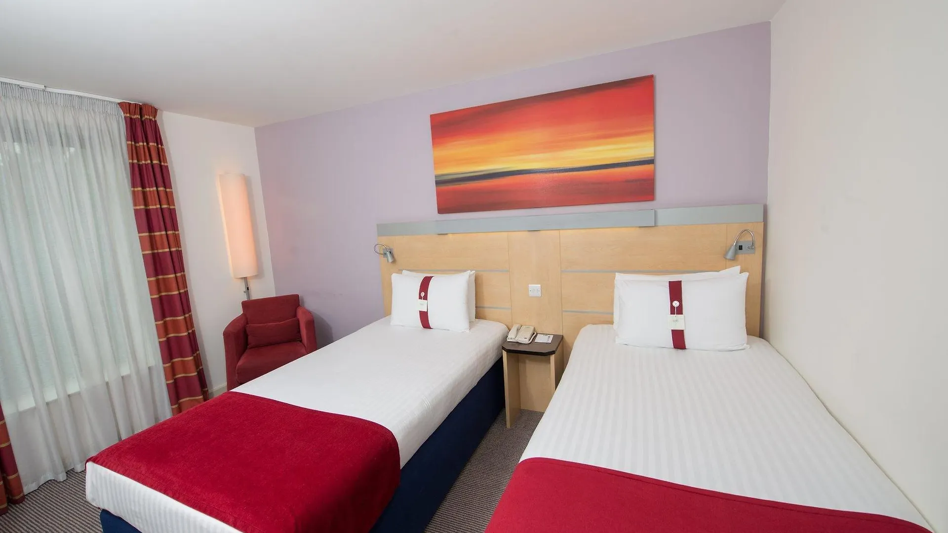 סטאנסטד מאונטפיצ'ט Holiday Inn Express London Stansted Airport By Ihg סטאנסטד מאונטפיצ'ט