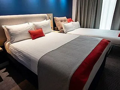 סטאנסטד מאונטפיצ'ט Holiday Inn Express London Stansted Airport By Ihg מלון סטאנסטד מאונטפיצ'ט