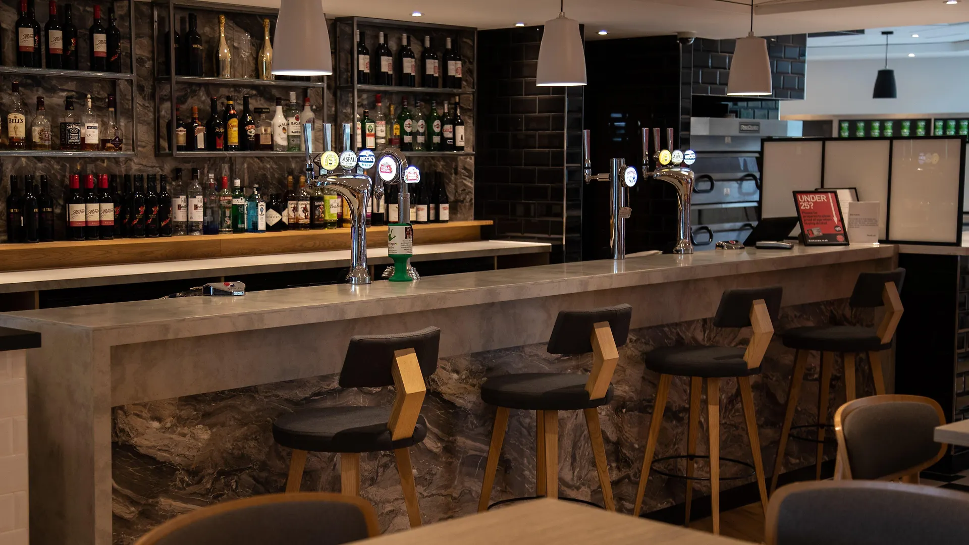 Holiday Inn Express London Stansted Airport By Ihg Stansted Mountfitchet